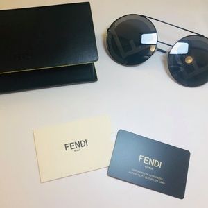 Fendi Run Away (Round Big F) Sunglasses in Black